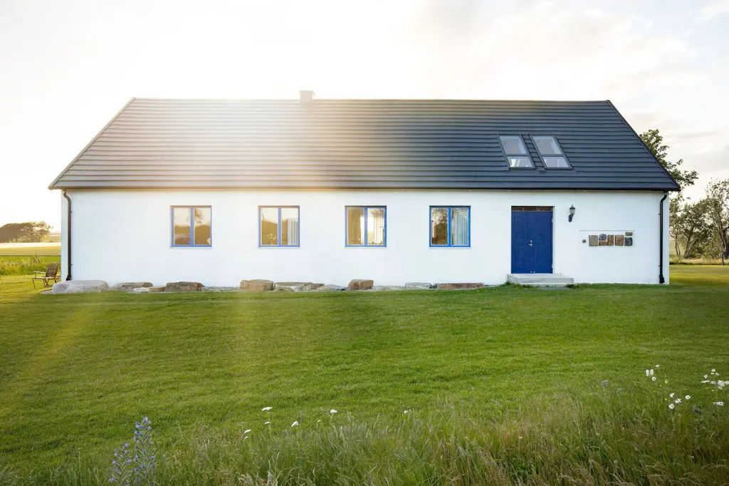 Välivaade - Historic Farmhouse with Field Views in Gislöv