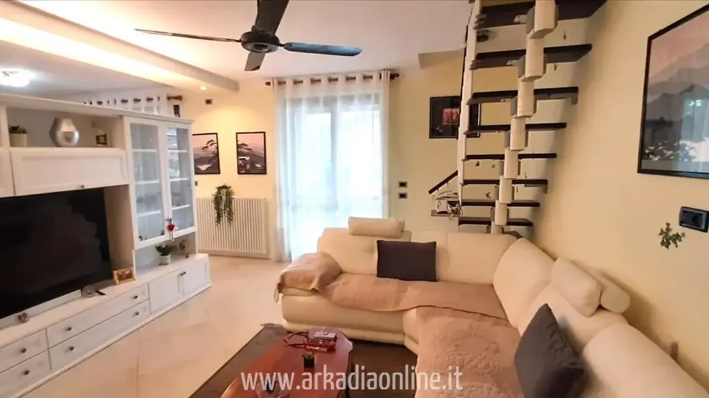 Elutuba - Two-Level Apartment with Terrace in Piacenza