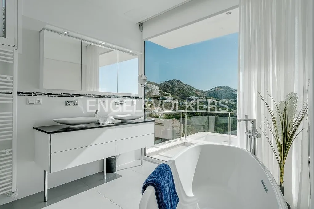 Vannitoad - Modern Villa with Sea Views in Altea Hills