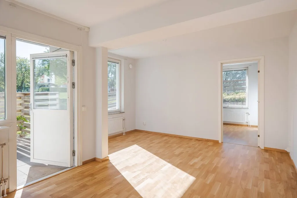 Toad - Bright Apartment with Terrace in Skövde