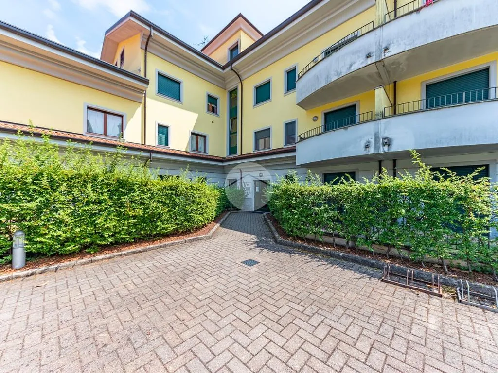 Aed - Mansarded Apartment with Balcony in Uboldo