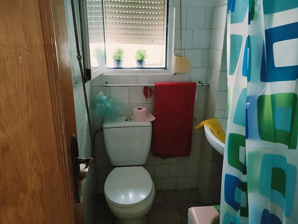 Bathrooms - 3-Bedroom Flat with Garage in Casetas