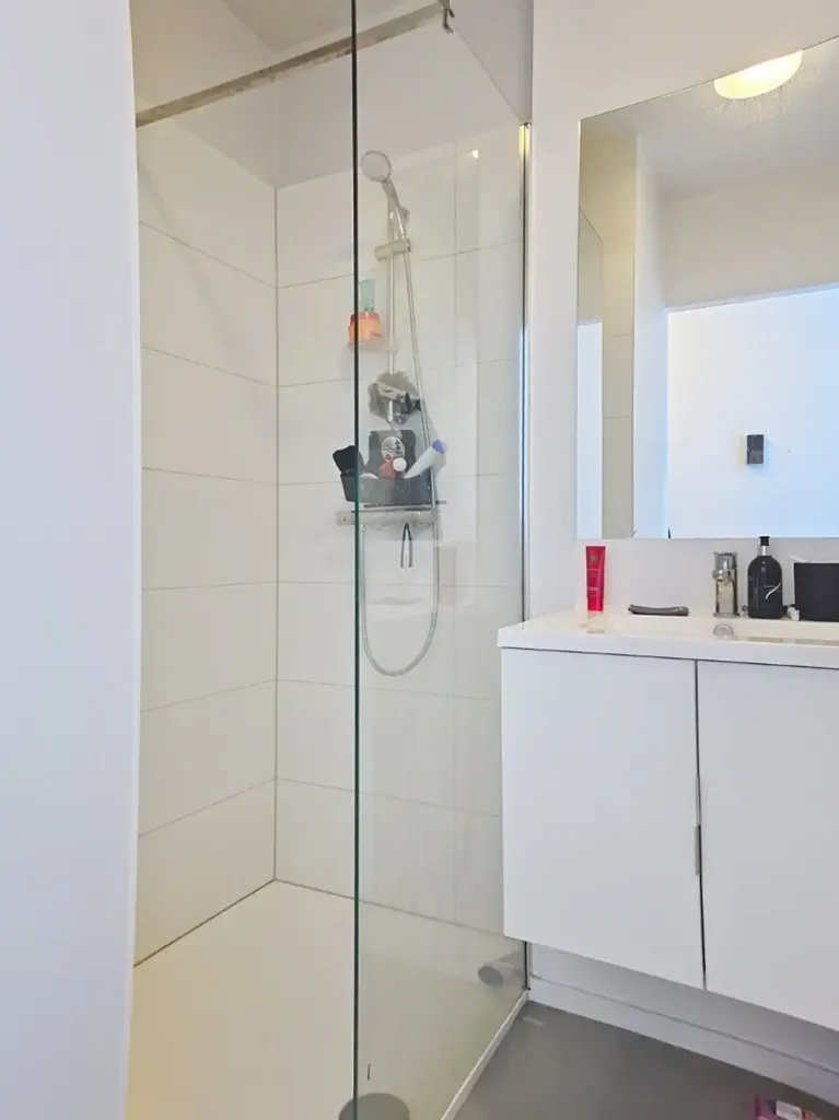 Salles de bain - Appartement Moderne avec Double Vitrage à Kortrijk