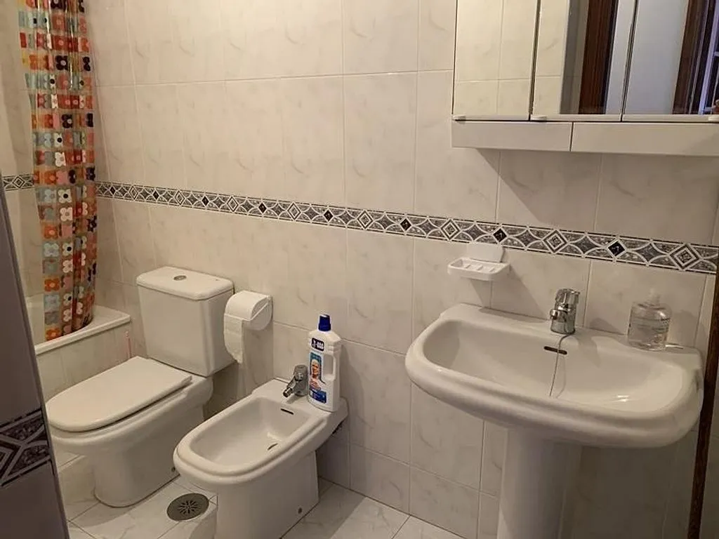 Salles de bain - Furnished Studio with Balcony in Rois