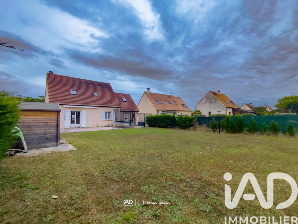 Jardin - Maison Traditionnelle avec Garage à Freneuse