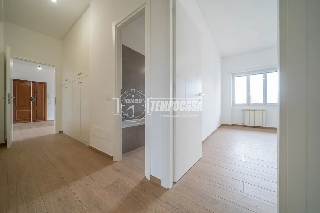 Esik - Ristrutturato Flat with Balcony in Centocelle