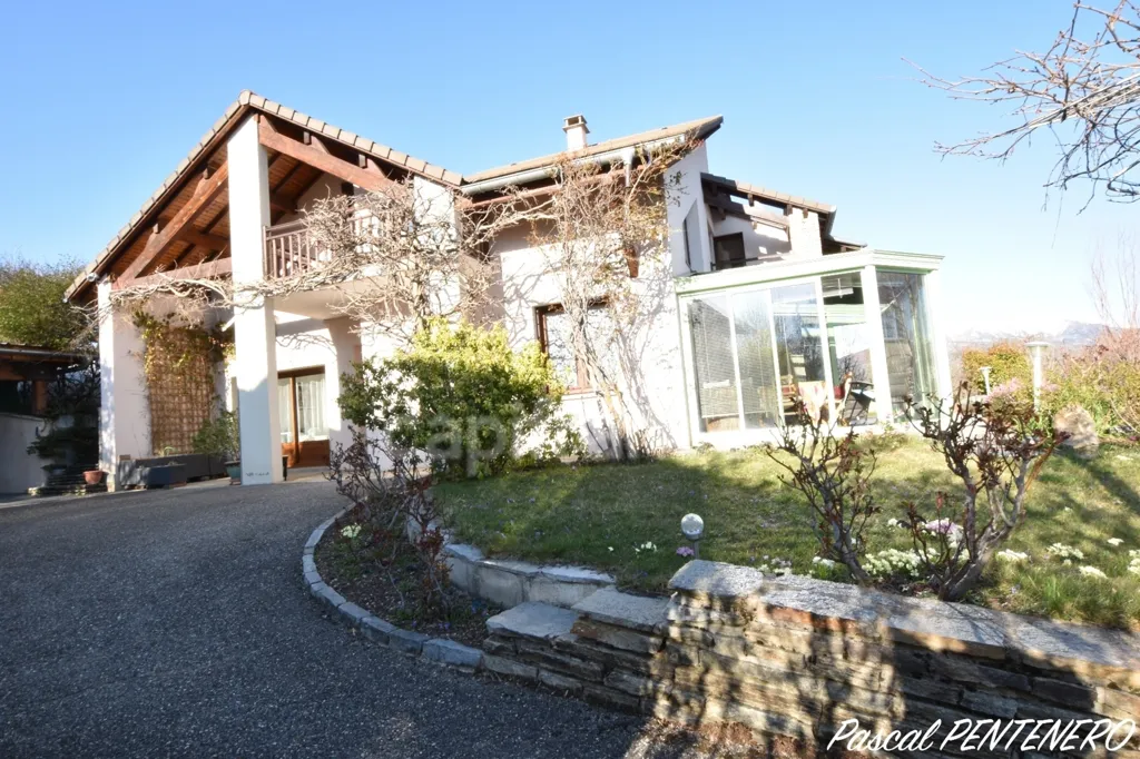 Esterno - Architectural House with Panoramic View in Gap