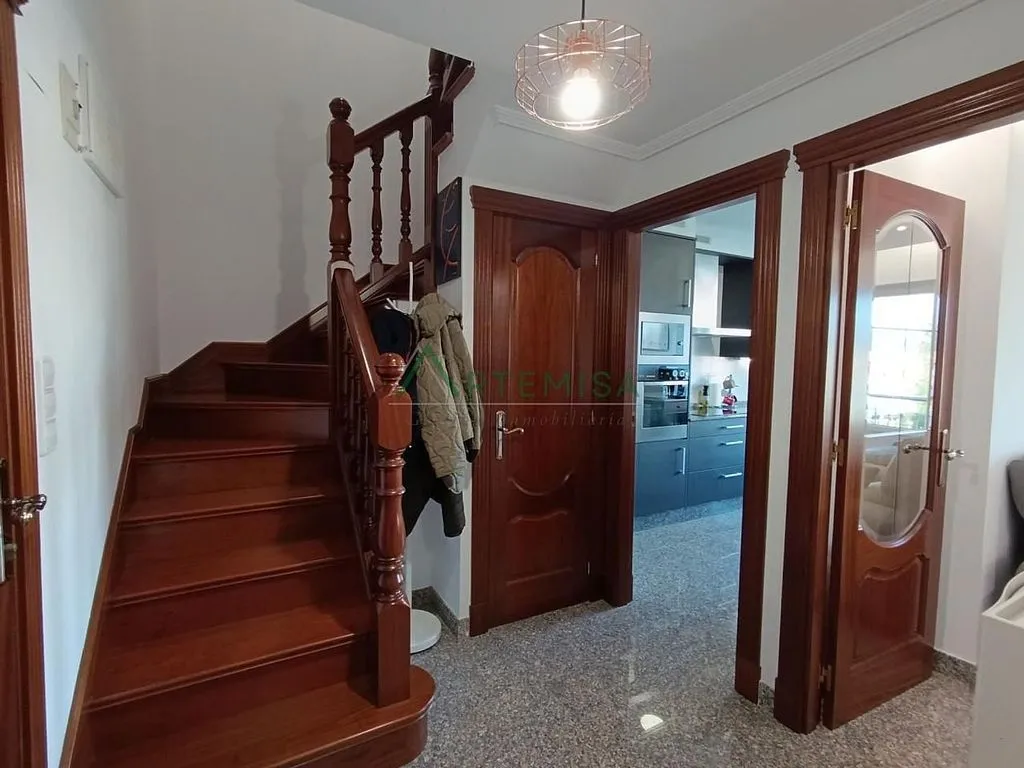 Pièces - Duplex with Balcony in Alto del Castaño