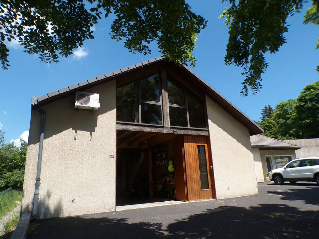 Extérieur - Maison Ossature Bois avec Espace Professionnel sur Axe Passant