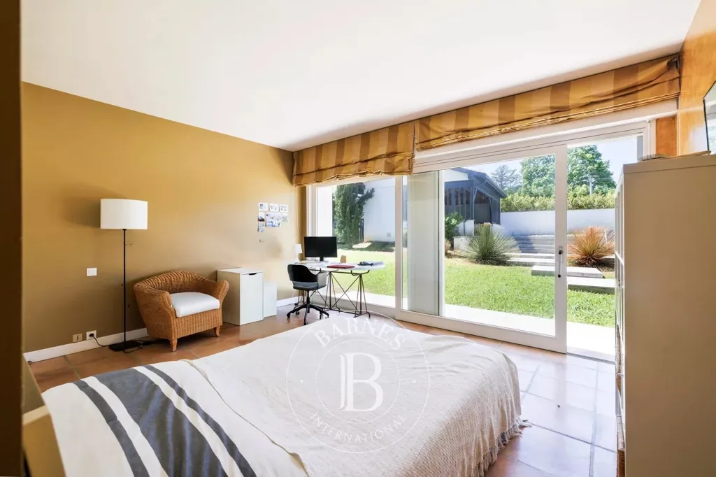 Magamistoad - Renovated House with Pool in Arcangues