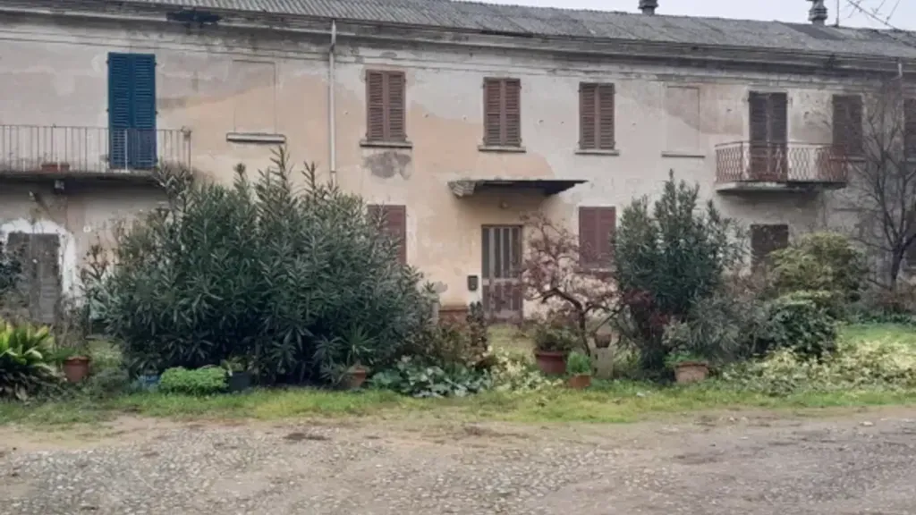 Välivaade - Villa for Renovation in Granozzo Con Monticello