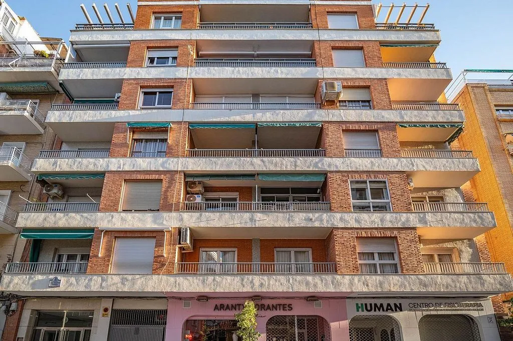 Välivaade - Top-Floor Flat with Balcony in Central Location