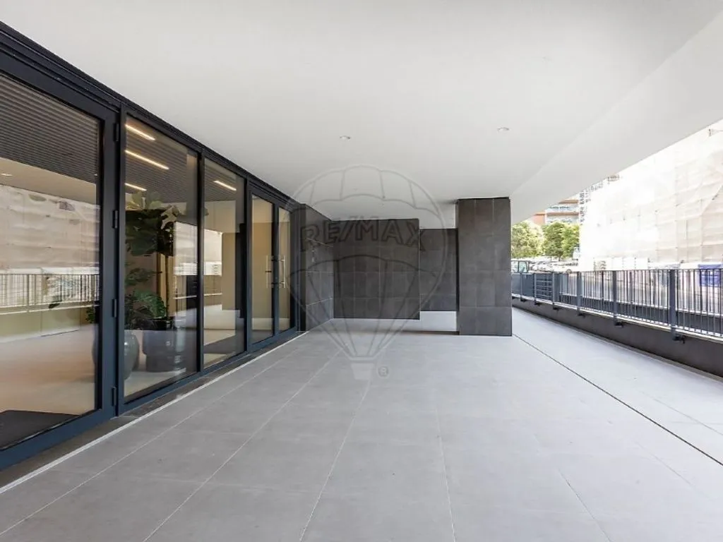 Esik - New 4-Bedroom Flat with River Views in Miraflores