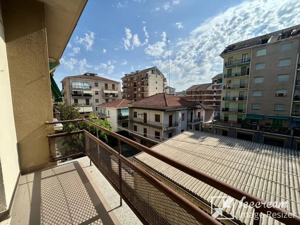Balcon - Spacious Apartment with Balcony in Acqui Terme
