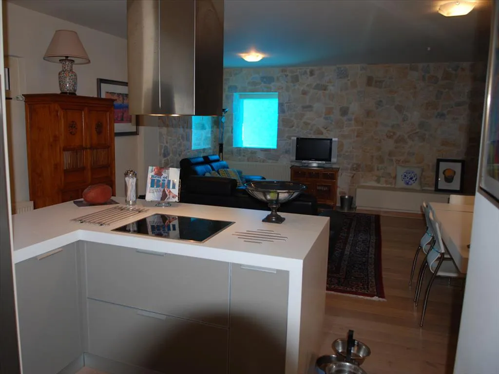 9-toaline maja asukohas Athens