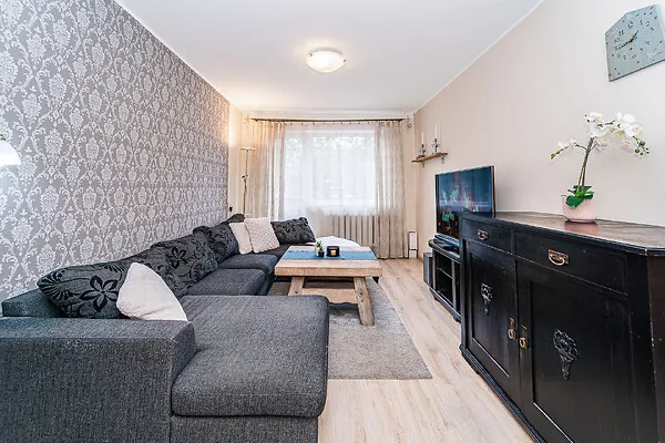 Elutuba - Apartment with Separate Bathrooms in Mustamäe, Tallinn