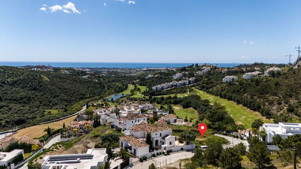 Õhuvaade - Sea-View Plot in Lomas de La Quinta, Benahavís