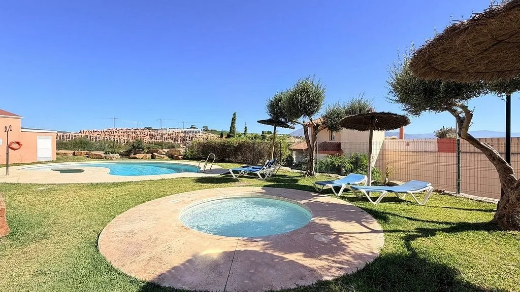 Piscine - Duplex with Pool in La Duquesa