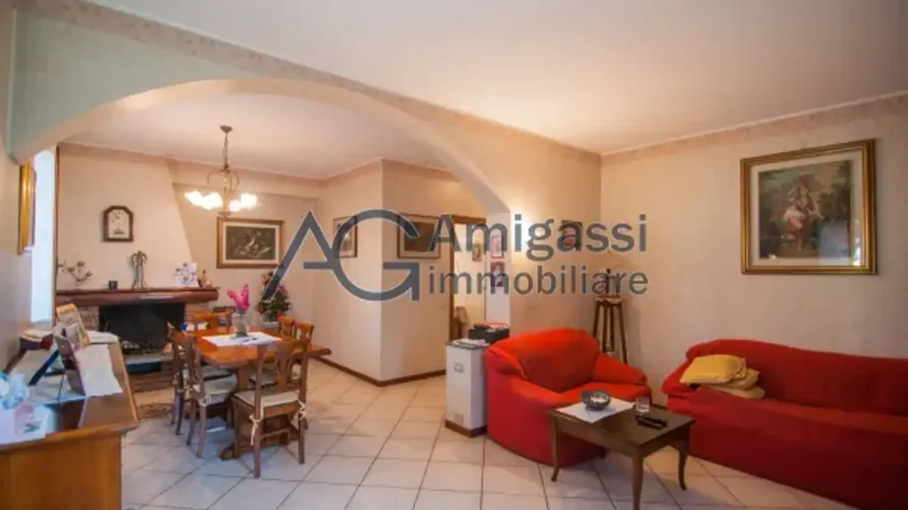 Soggiorno - Villa bifamiliare con giardino privato a Zanica