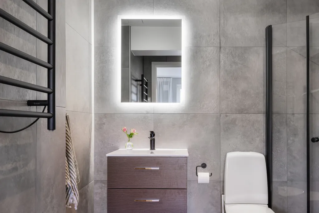 Bathrooms - Modern Studio Flat with Park View in Gothenburg