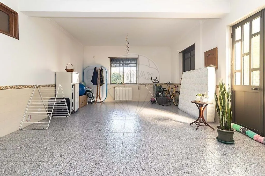 Garage - Luxury Villa in Seixal, Setúbal