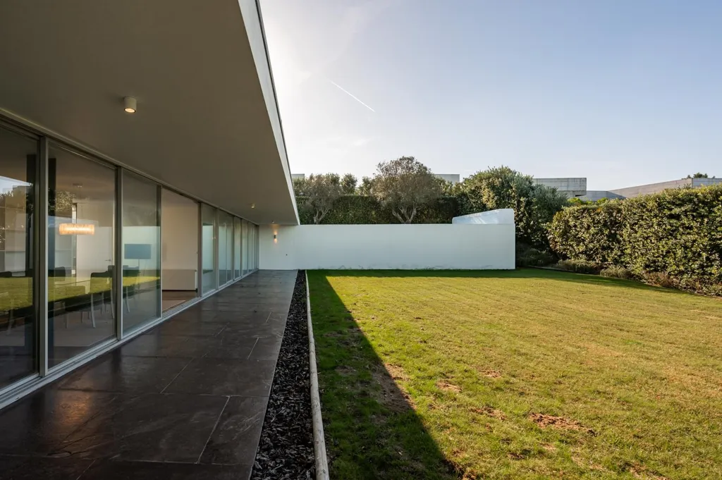 Terrass - Contemporary Villa with Golf Course in Bom Sucesso