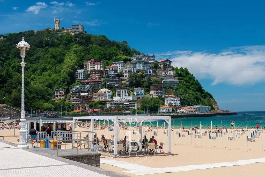 Duplex with Sea View on Ondarreta Beach, San Sebastián
