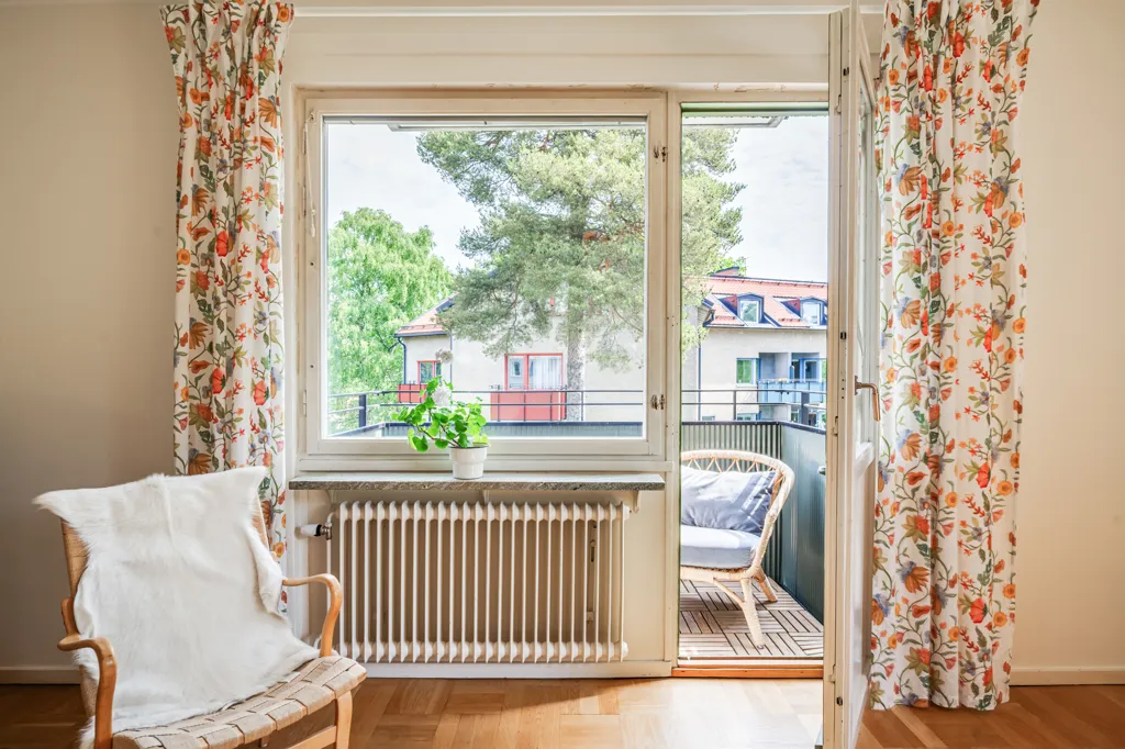 Balcon - Charming 3-Bedroom with Balcony in Solna
