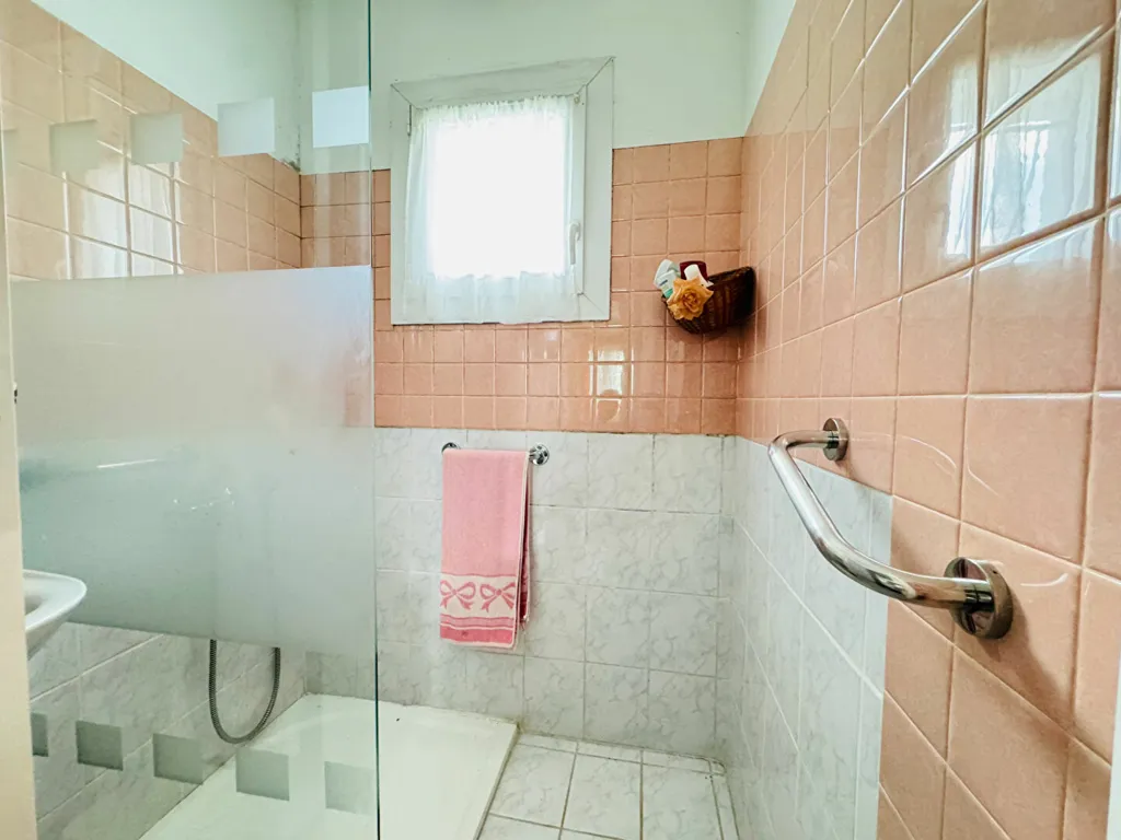 Salles de bain - Maison de Caractère avec Dépendances à Saint-Romain-de-Benet