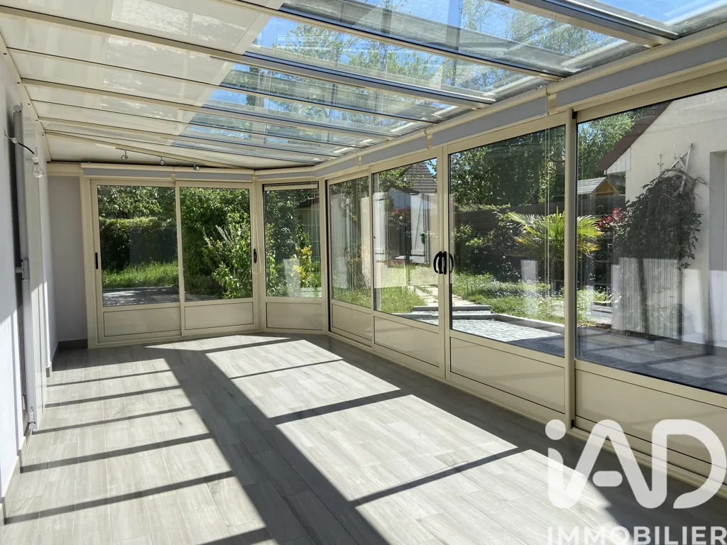 Terrasse - Maison de Plain-Pied avec Véranda à Semoy