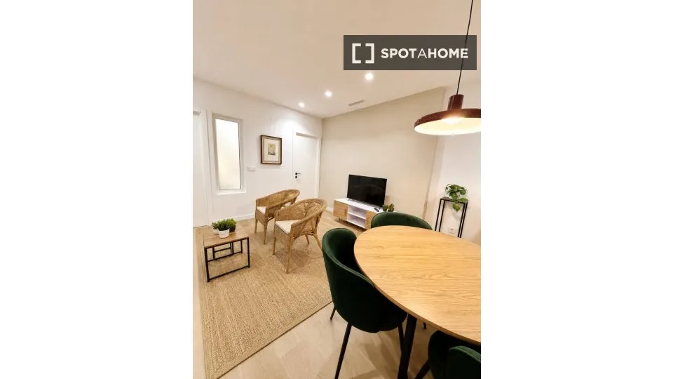 Salle à manger - Amueblado Flat with Terrace in Palacio, Madrid