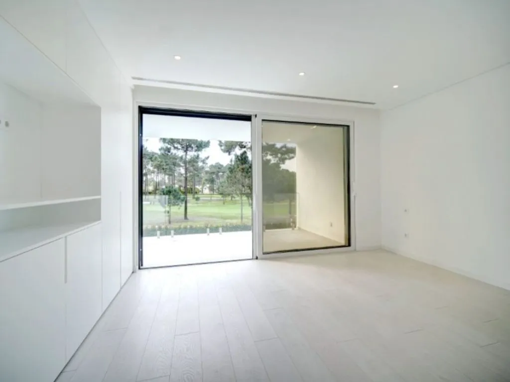 Toad - Contemporary Villa with Golf View in Almada