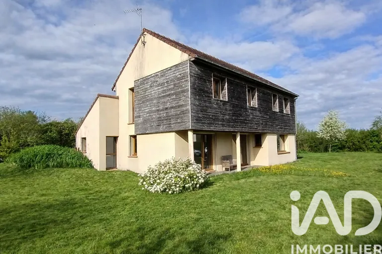 Architect House with Garden View in Logron