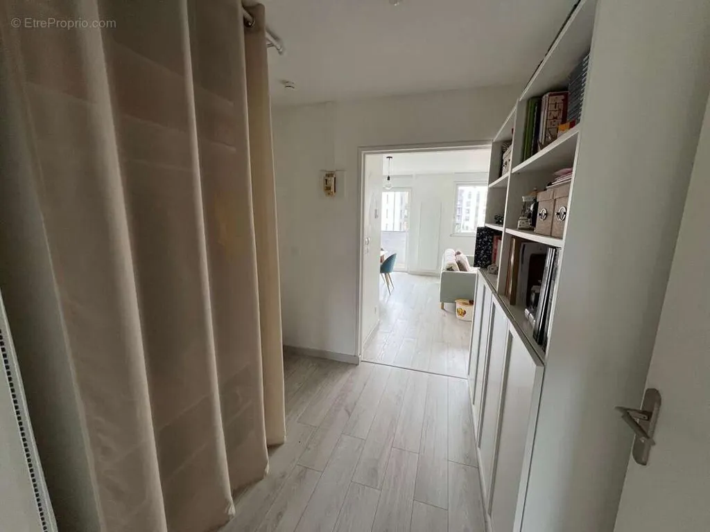 Entrée - Appartement Rénové avec Balcon à Bruges