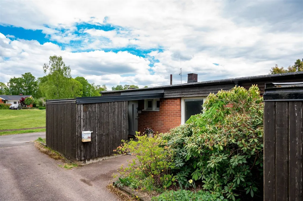 Exterior - Terraced House with Balcony in Kvänum