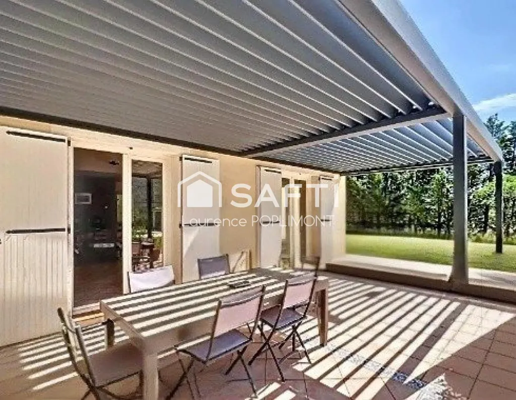 Terrace - Family Villa with Pool in Brignoles