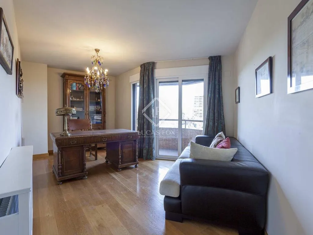 Bureau - Luxury Apartment with River View in Valencia