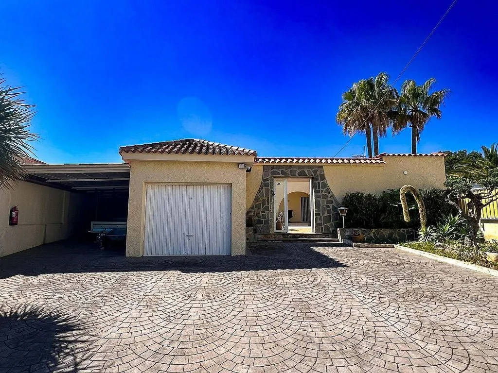 Välivaade - Luxury Detached House with Pool in La Nucia