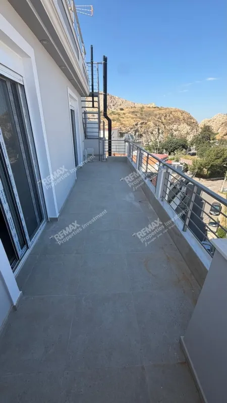 Balcon - Modern Penthouse with Panoramic View in Kifissia