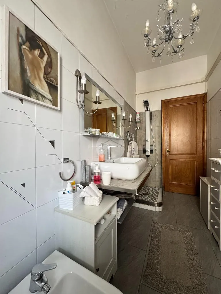 Salles de bain - Rustic-Style Apartment with Balcony in Florence