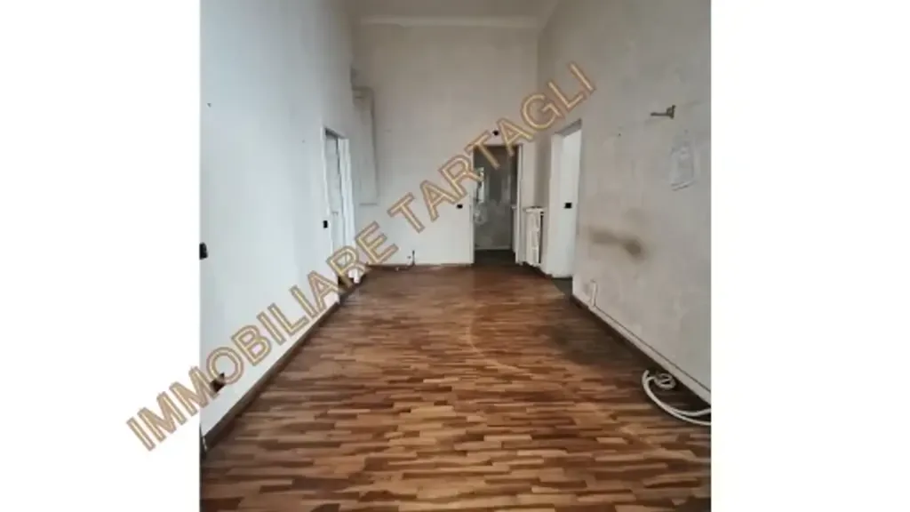Ingresso - Apartment with Dual Entrances in Florence