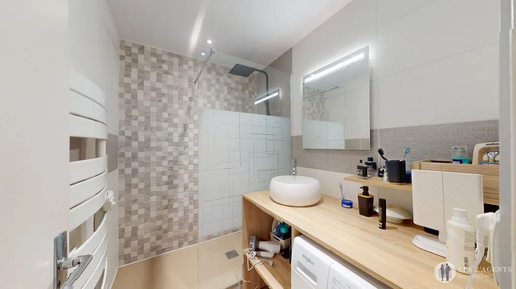 Salles de bain - Appartement 3 Pièces avec Parking à Echirolles