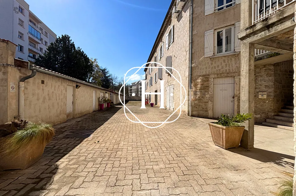 Jardin - Duplex Rénové avec Mezzanine à Bourg-en-Bresse