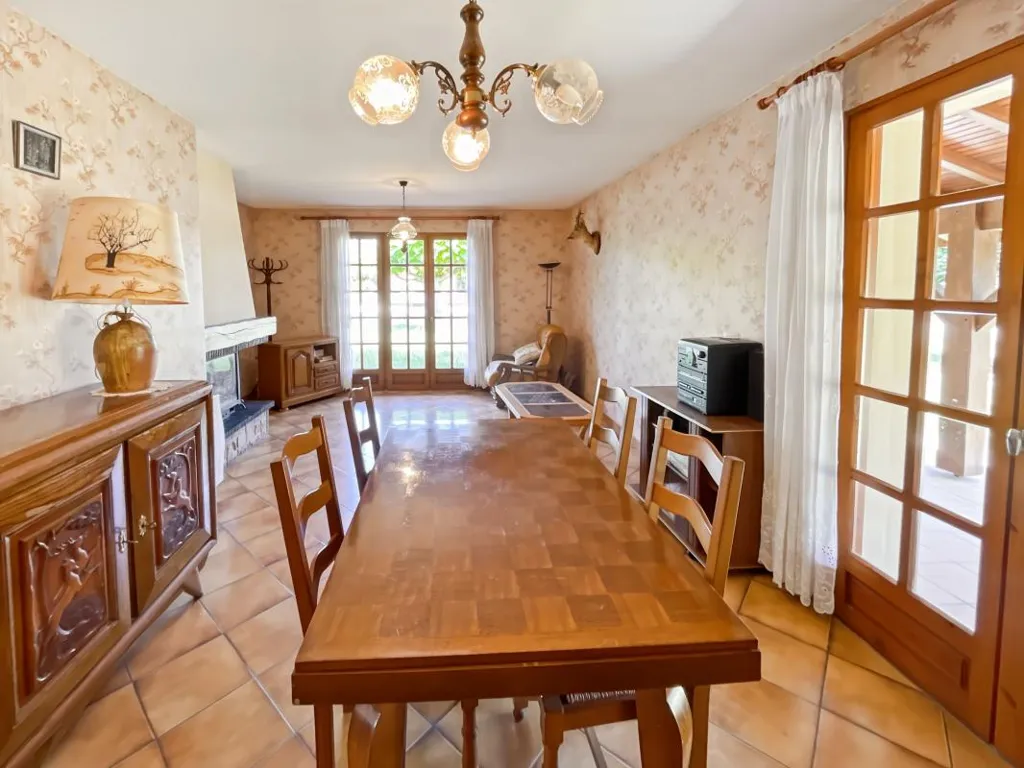 Salle à manger - Maison en Lisière de Forêt avec Garage à Garein