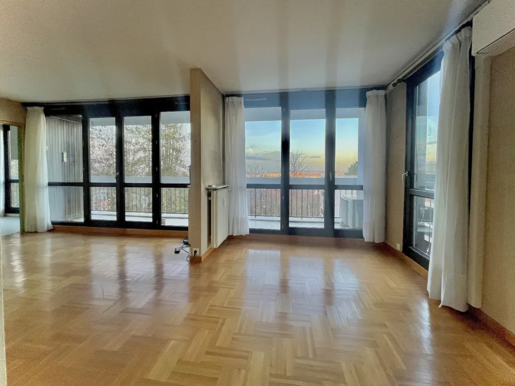 Soggiorno - Ground Floor Apartment with Balcony in Buzenval