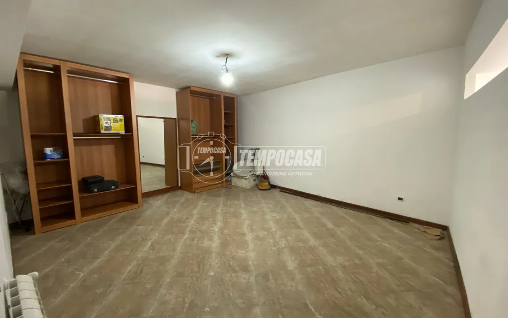Pièces - Ground Floor Apartment with Private Parking in Messina