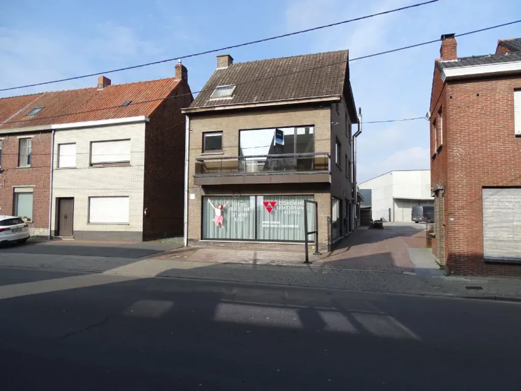 Extérieur - Appartement avec Garage dans la Henri Lebbestraat à Waregem