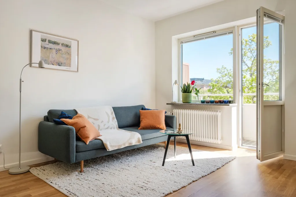 Séjour - Bright Two-Bedroom Flat with South-Facing Balcony