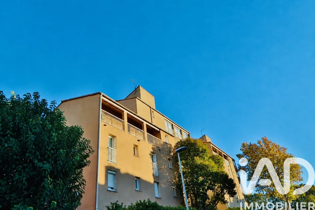 Exterior - Bright 2-Bedroom Apartment with Balcony in Narbonne