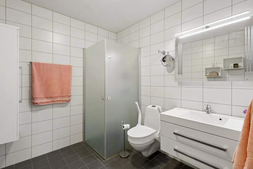 Vannitoad - Modern Apartment with West-Facing Terrace in Lillehammer